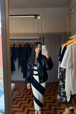 JAQUETA DE COURO VERNIZ PRETA