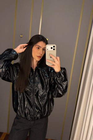 JAQUETA DE COURO VERNIZ PRETA