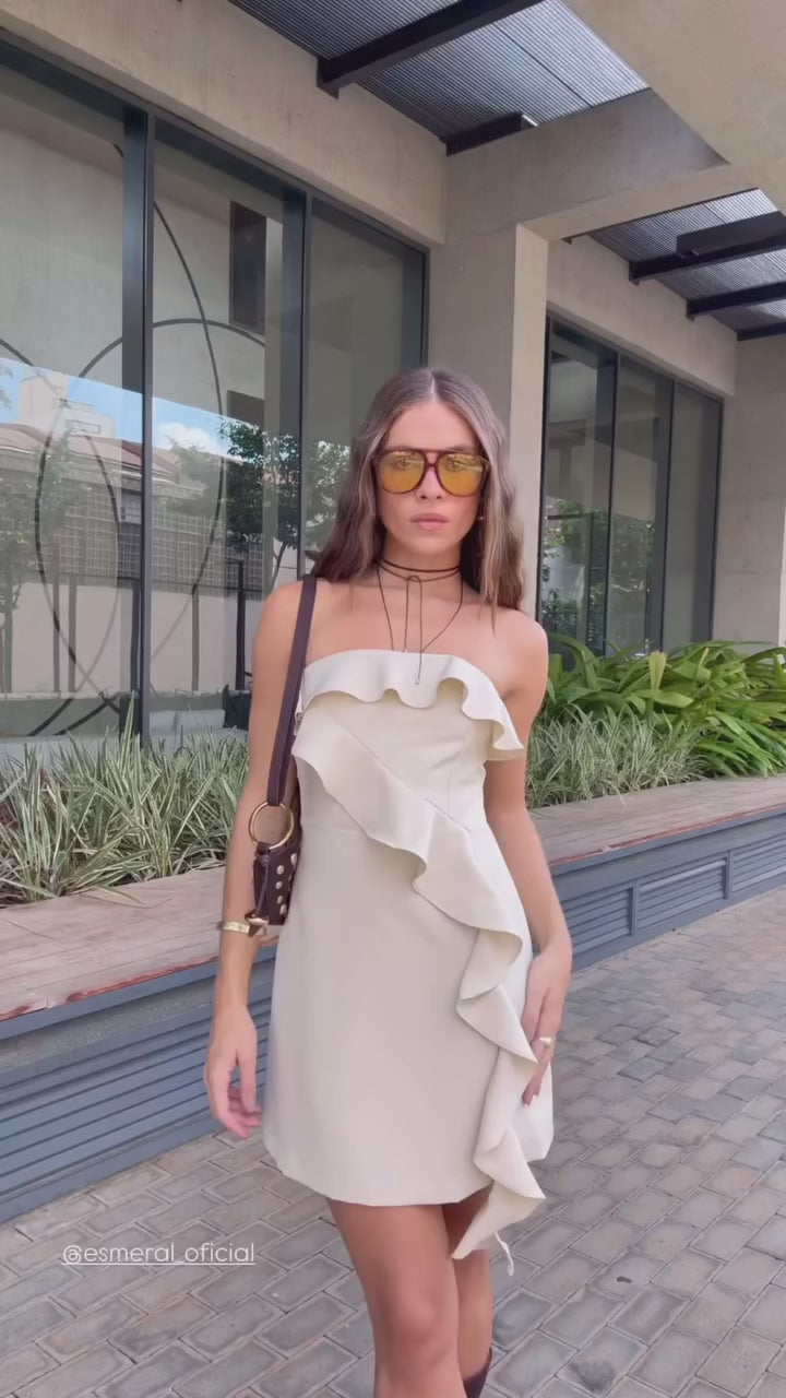 VESTIDO COM BABADOS