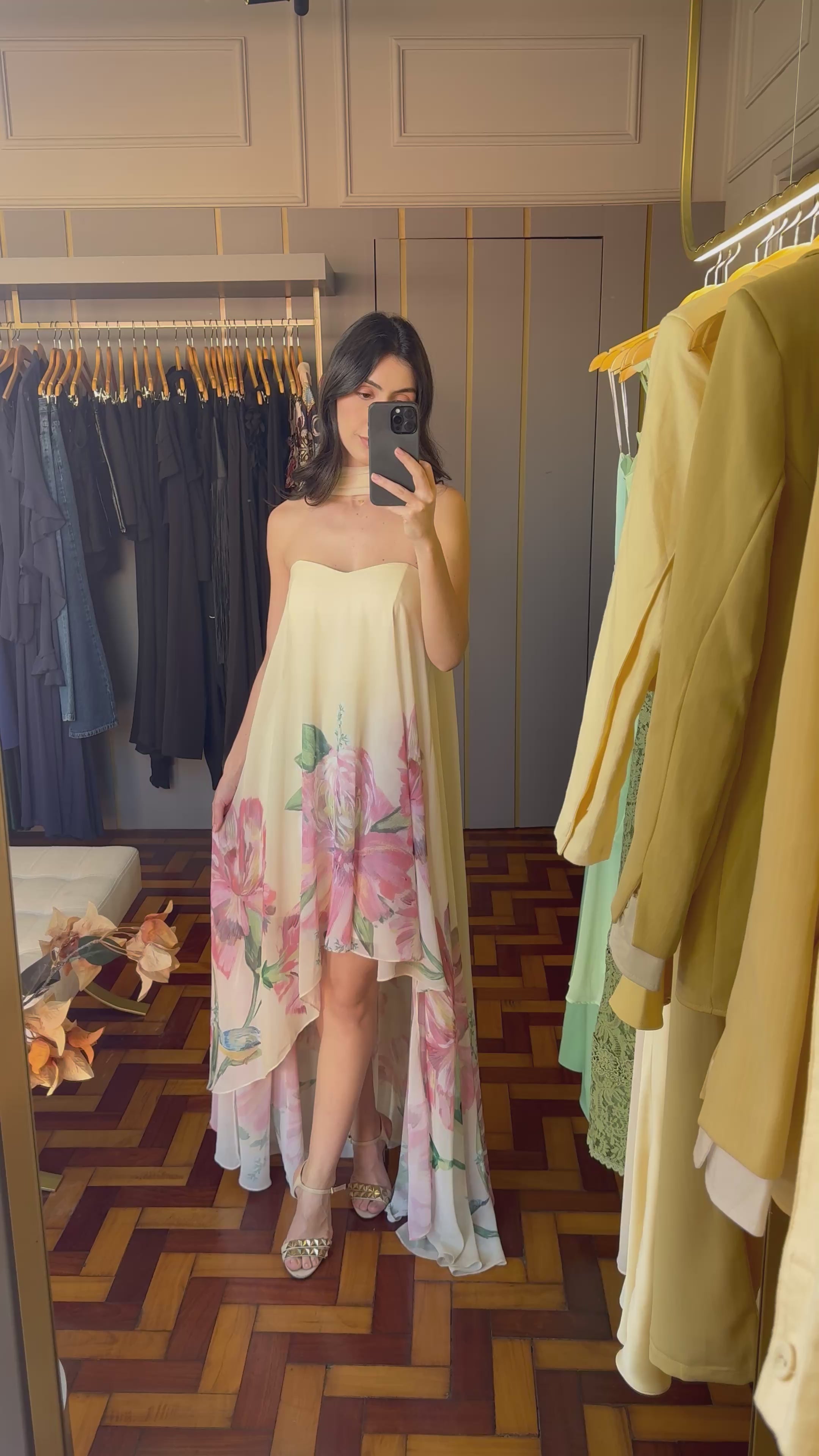 VESTIDO MULLET ASSIMÉTRICO PÉTALAS DA EMOÇÕES E BUTTER